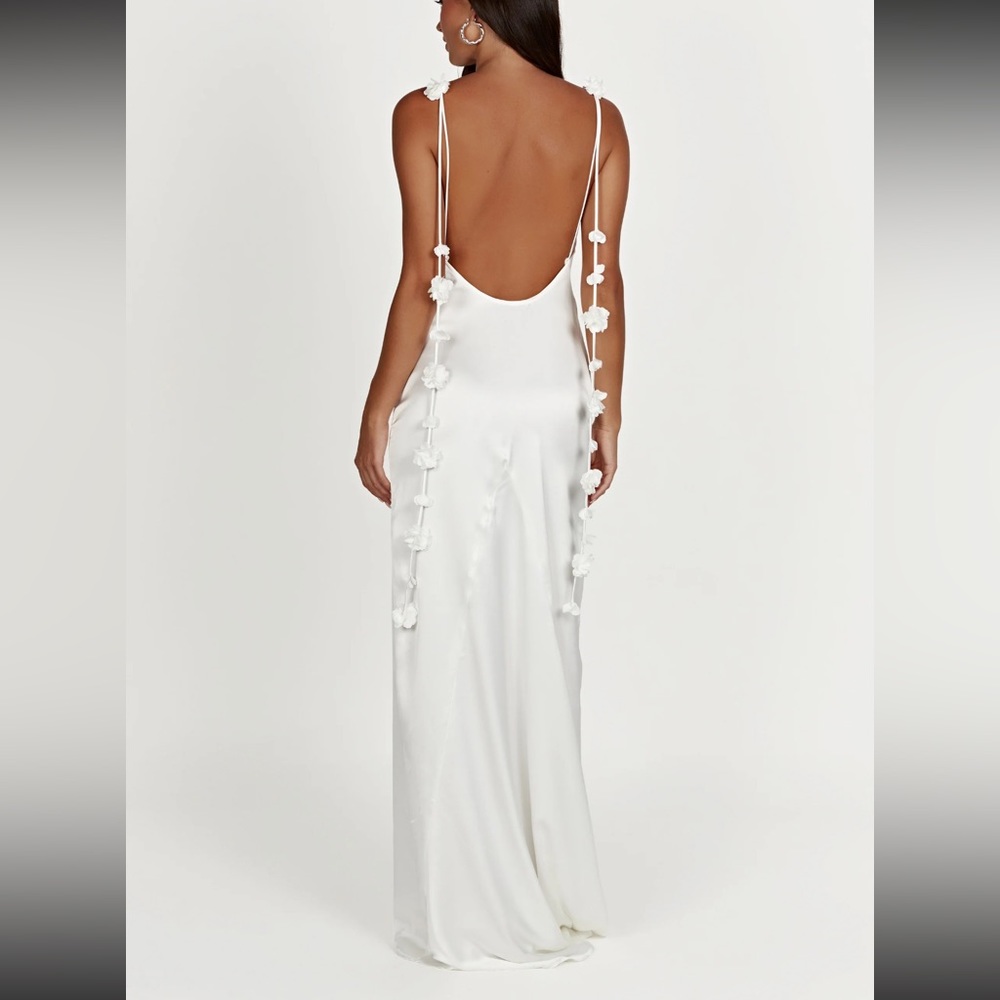 White Rose Maxi Dress 🤍